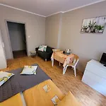 Goscinne Parkowa 1