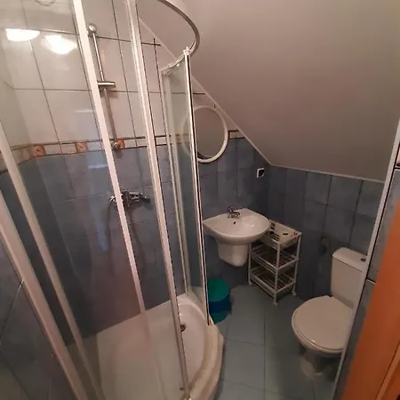 Goscinne Parkowa 1 *