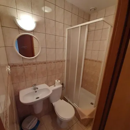 Goscinne Parkowa 1 *