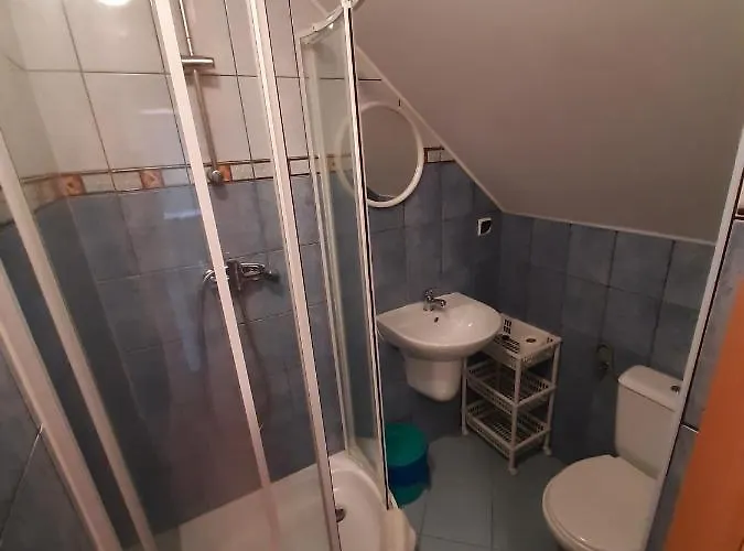 Goscinne Parkowa 1 *