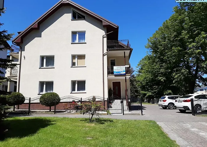 Goscinne Parkowa 1 *