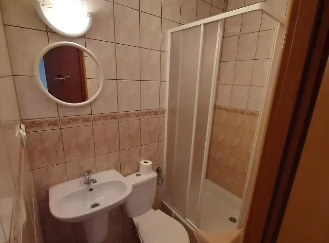 Goscinne Parkowa 1 *